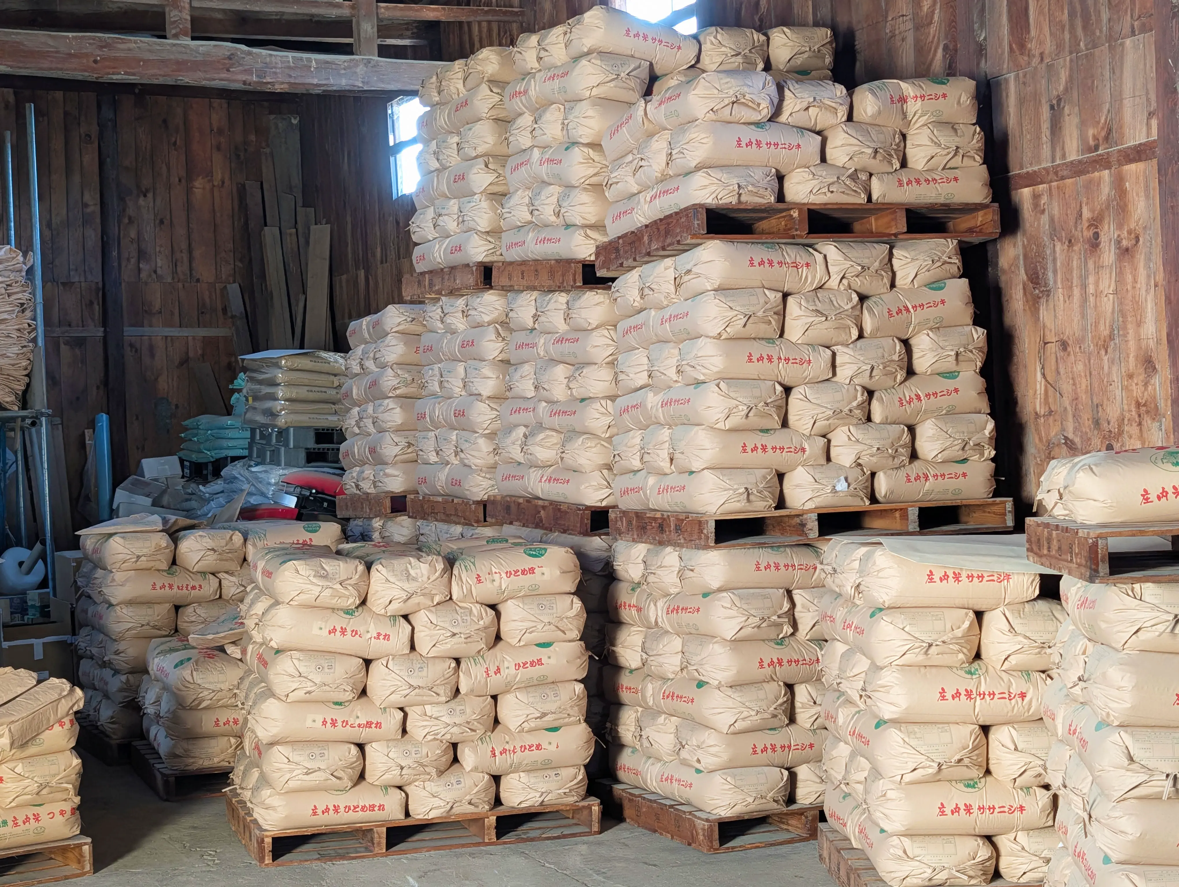 さとう農園の定温倉庫で保管している様子